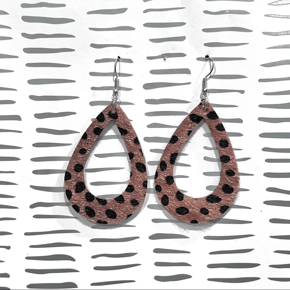Faux fur pierced dangling earrings